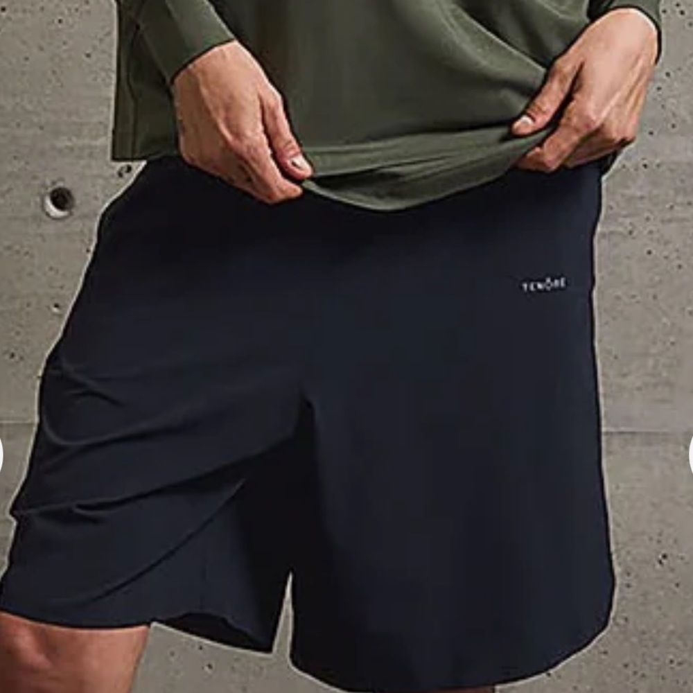 Tenore Women's Black Bermuda Shorts